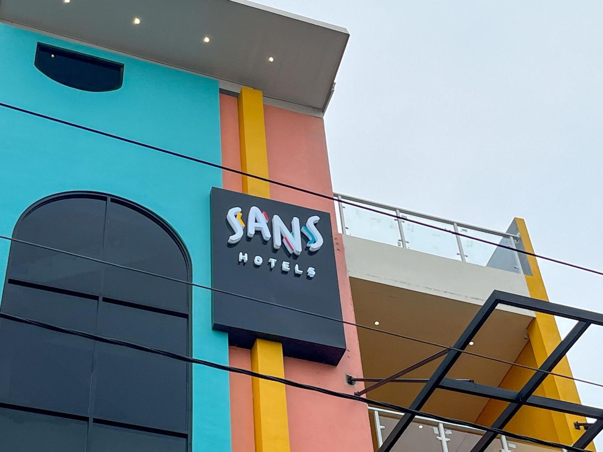 Sans Hotel Premiere Majapahit Semarang Exterior photo